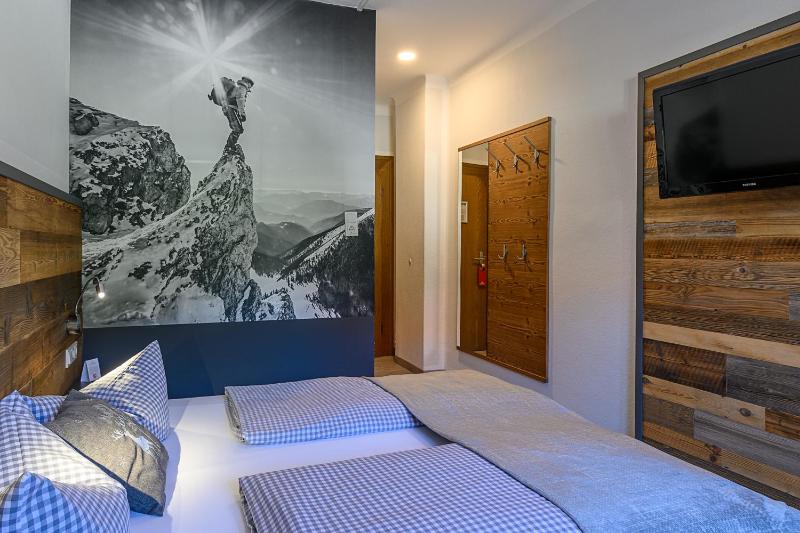 Small Double Room image 1