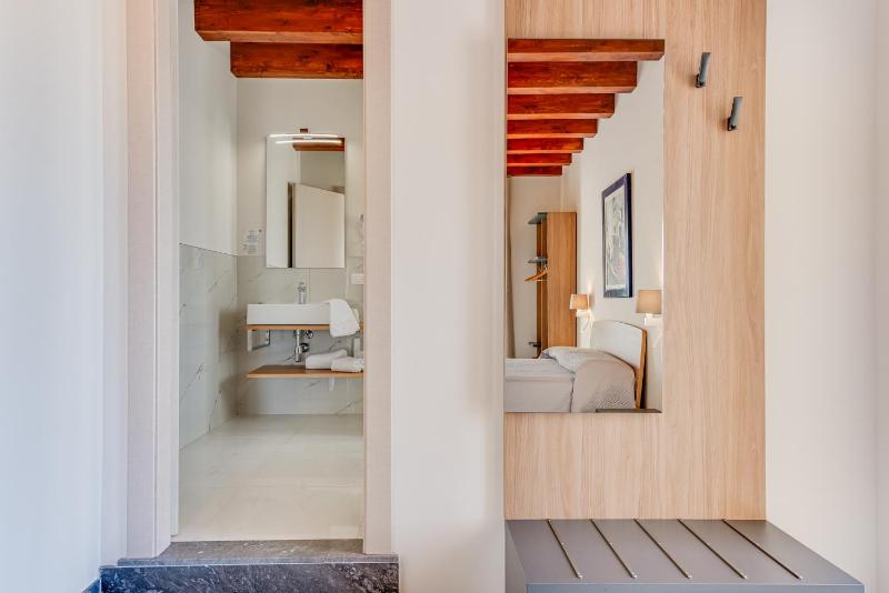 Deluxe Double Room with Sea View- Annex image 3