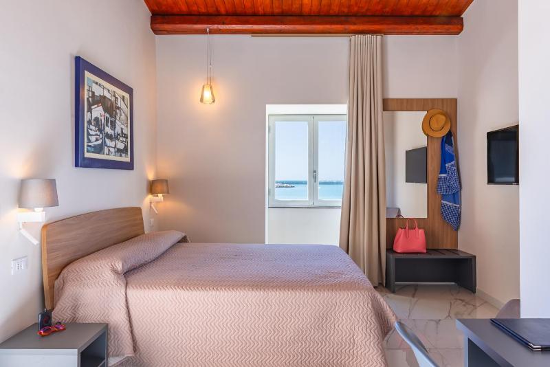 Deluxe Double Room with Sea View- Annex image 2