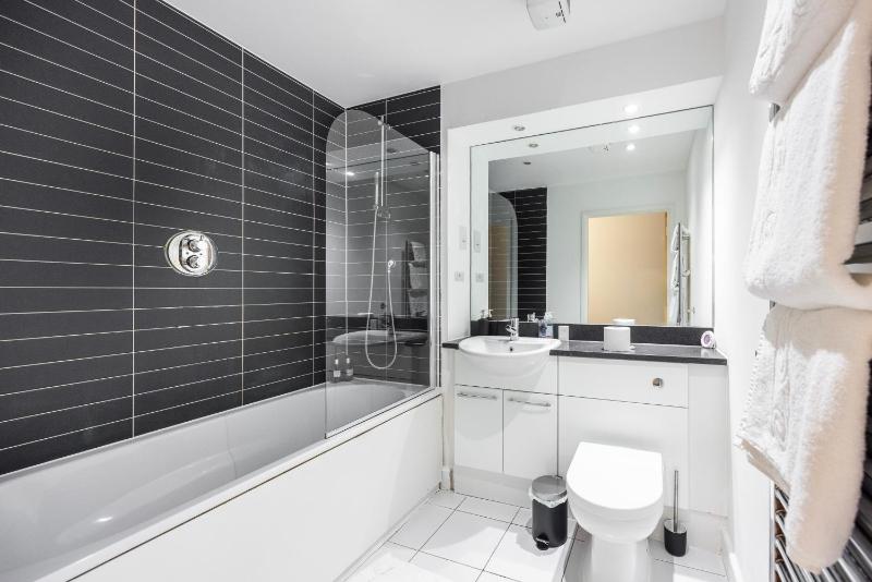 Three-Bedroom Premium Apartment with Balcony image 3