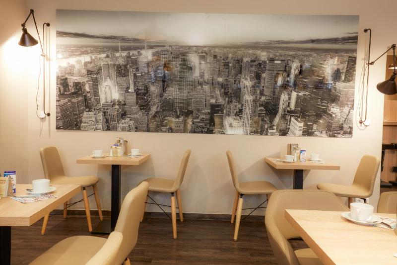 Manhattan Hotel - image 15