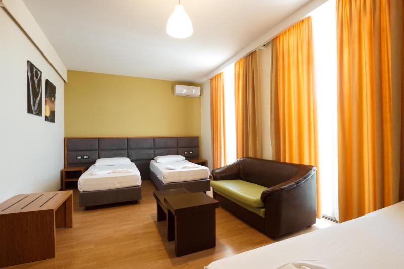 Standard Triple Room image 1