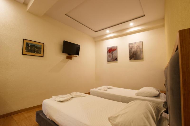 Double Room image 4