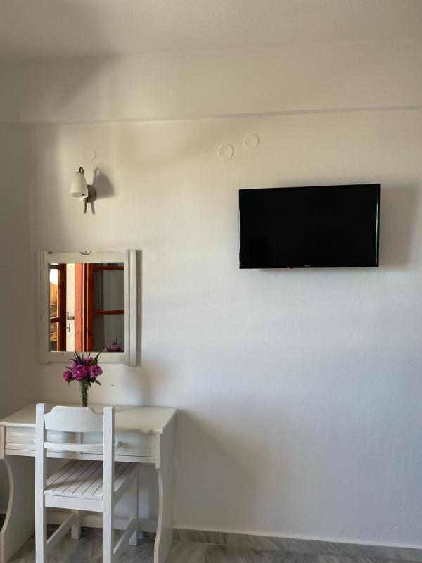 Twin Room image 4