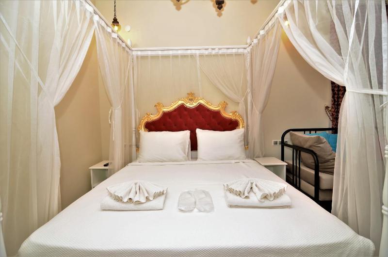 Premium Quadruple Room image 3