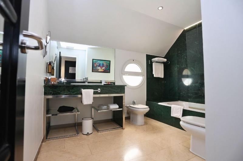 Junior Suite image 2