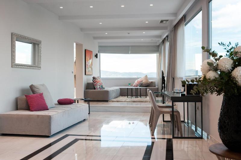 Penthouse Suite with Acropolis View image 3