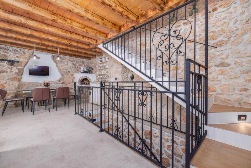Villa Melary with Pool and Jacuzzi - image 33