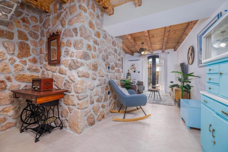 Villa Melary with Pool and Jacuzzi - image 19