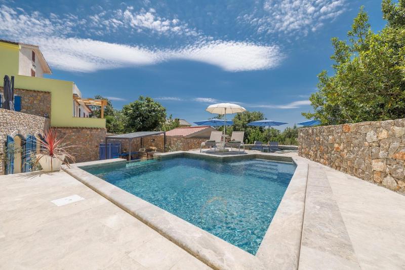 Villa Melary with Pool and Jacuzzi - image 36
