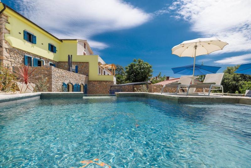 Villa Melary with Pool and Jacuzzi - image 35