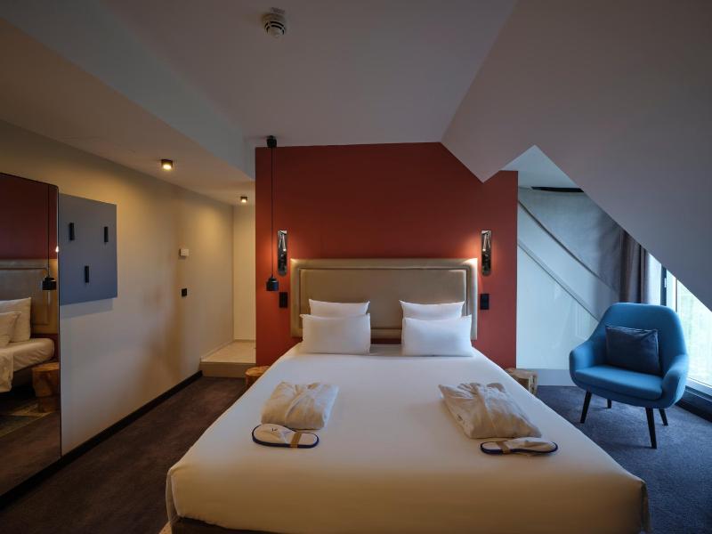 Superior Suite with Skyline View image 1