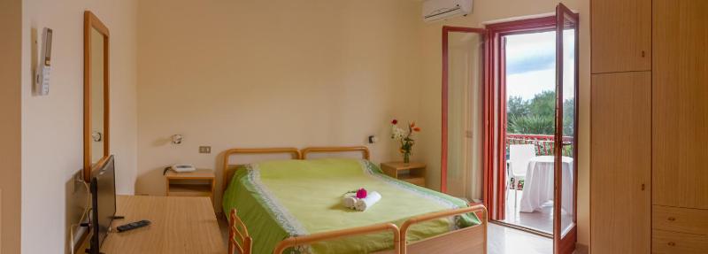 Economy Double Room image 4