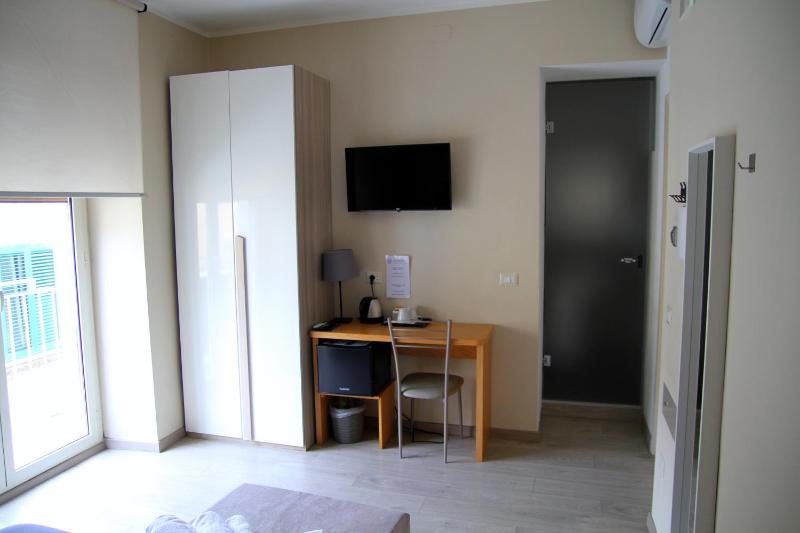 Double Room with Balcony image 4