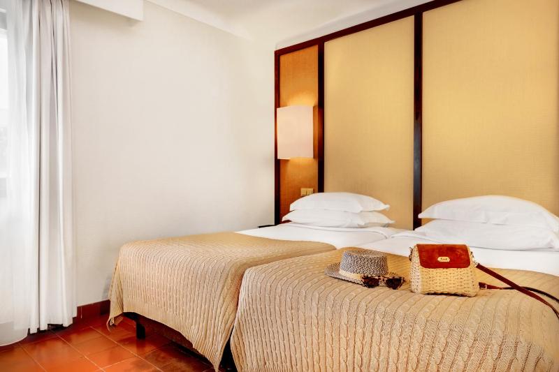 Classic Double or Twin Room image 4