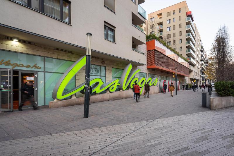 Corvin 5 Stars Luxury Apartment with Free Parking - image 16