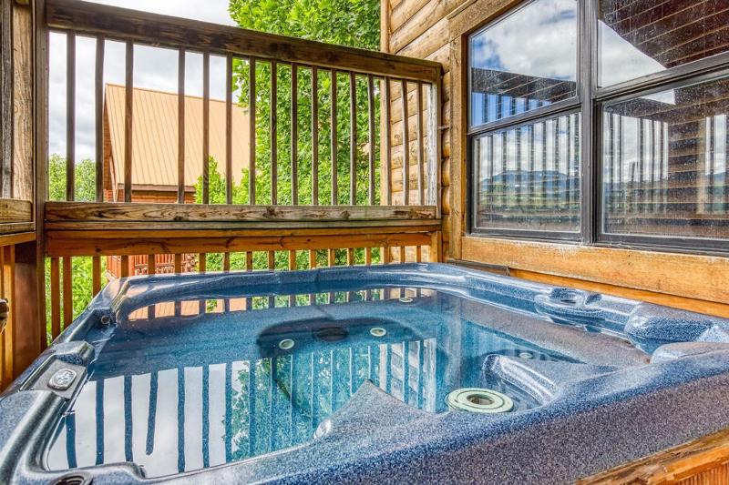 Great Smoky View Panoramic View FREE tickets for each paid day Hot Tub WIFI!!! - image 5