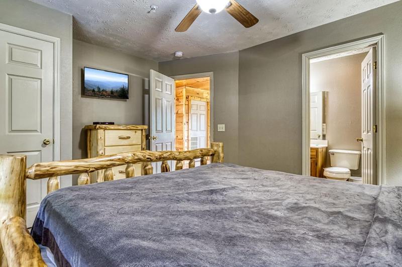 Great Smoky View Panoramic View FREE tickets for each paid day Hot Tub WIFI!!! - image 40