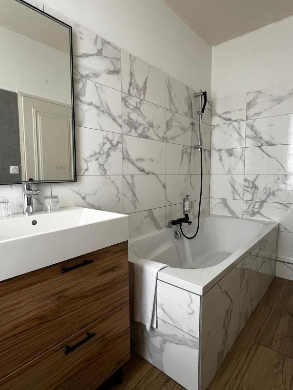 Superior Twin Room image 3