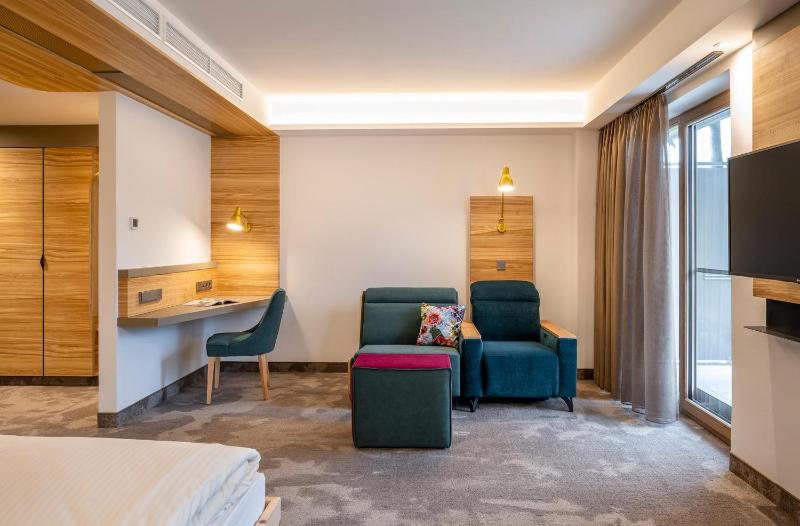 Deluxe Double Room image 4