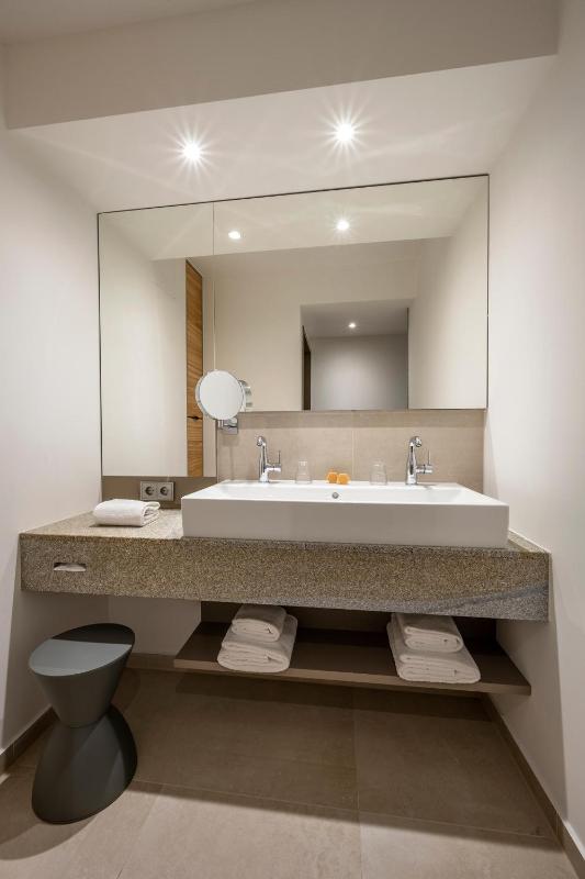Deluxe Double Room image 4