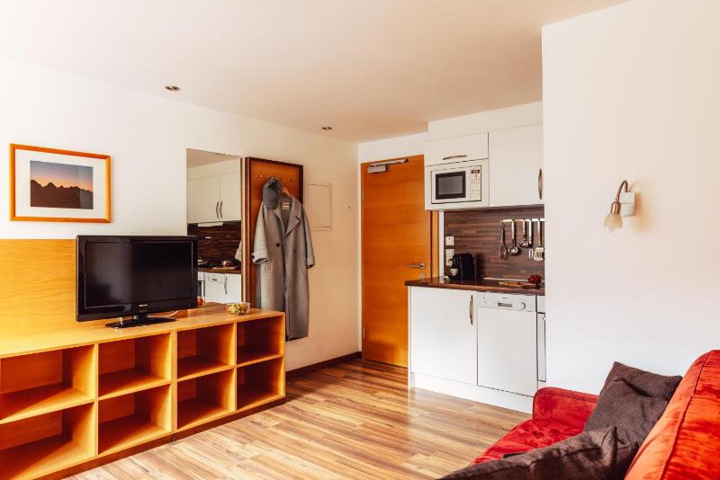 One-Bedroom Apartment image 3