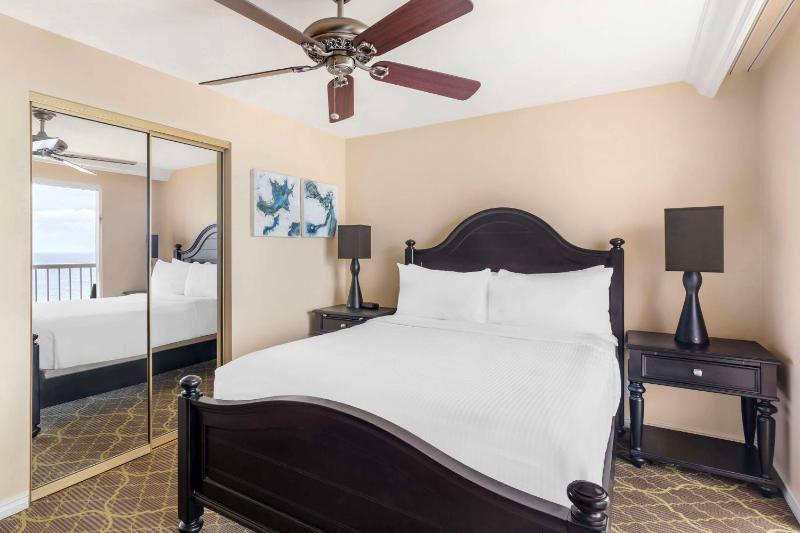 Two-Bedroom Oceanfront King Suite with Two Twin or One Queen Bed image 1