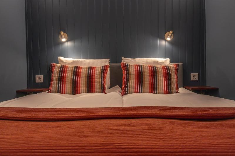 Small Double Room Without Window image 1