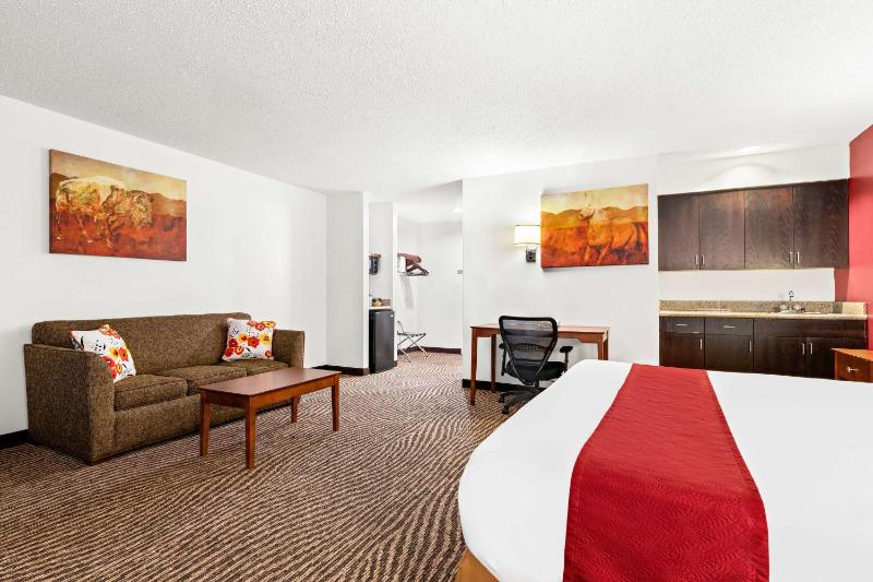 King Suite - Non-Smoking image 4
