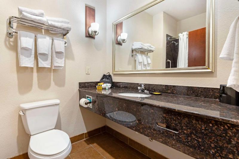 Junior Queen Suite with Two Queen Beds - Non-Smoking image 2