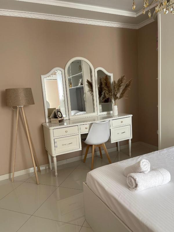 Edion Center Apartment - image 1