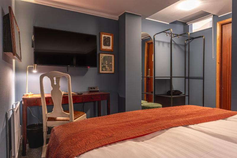 Small Double Room Without Window image 3
