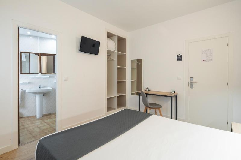 Standard Double or Twin Room image 3