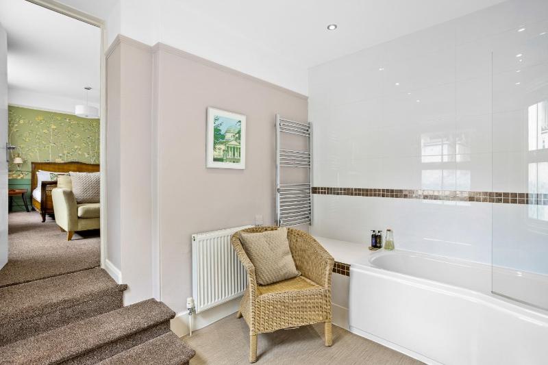Luxury Double Room image 3