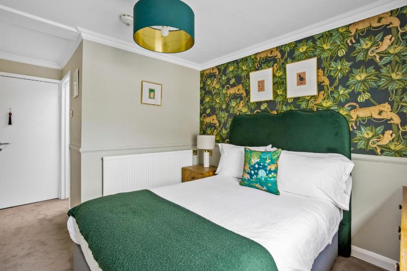 Compact Double Room image 2