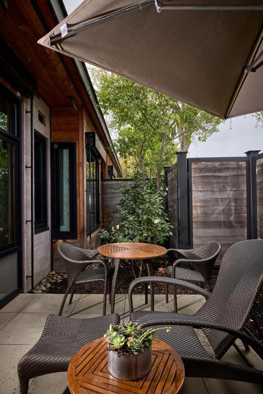 Superior King Suite image 2