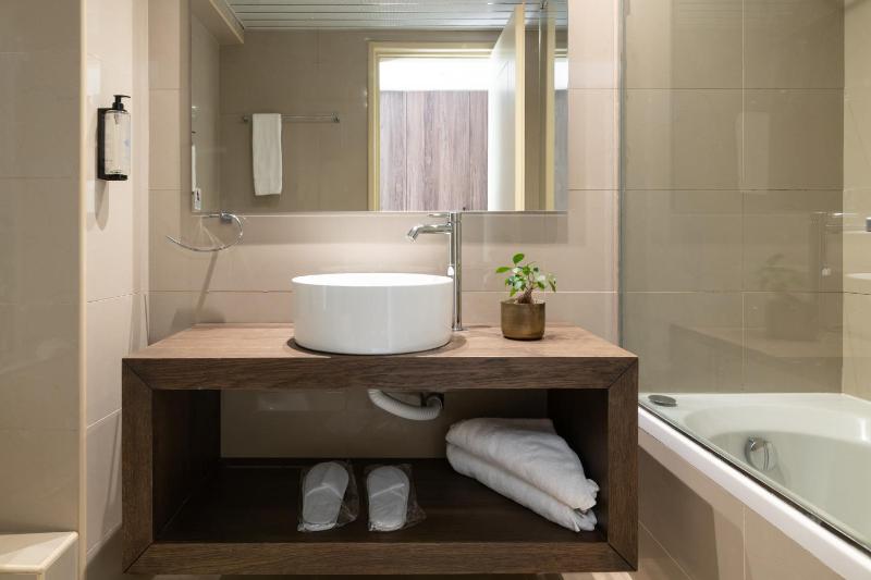 Premium One Bedroom Suite image 1