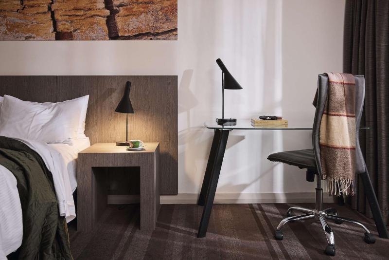 Deluxe King Room image 4