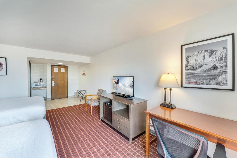 Queen Room with Two Queen Beds - Mobility Access/Non-Smoking image 2