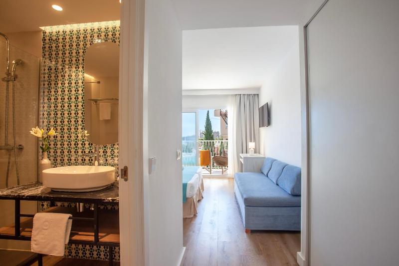 Triple Room image 2