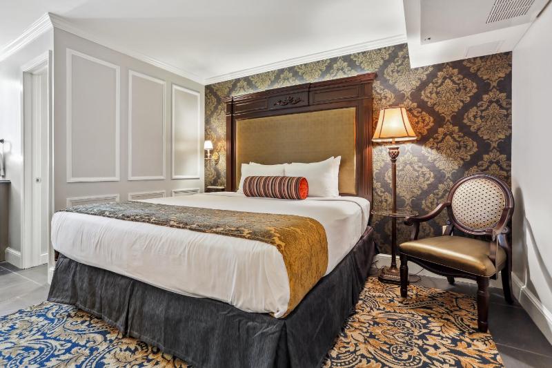 Standard King Room image 4