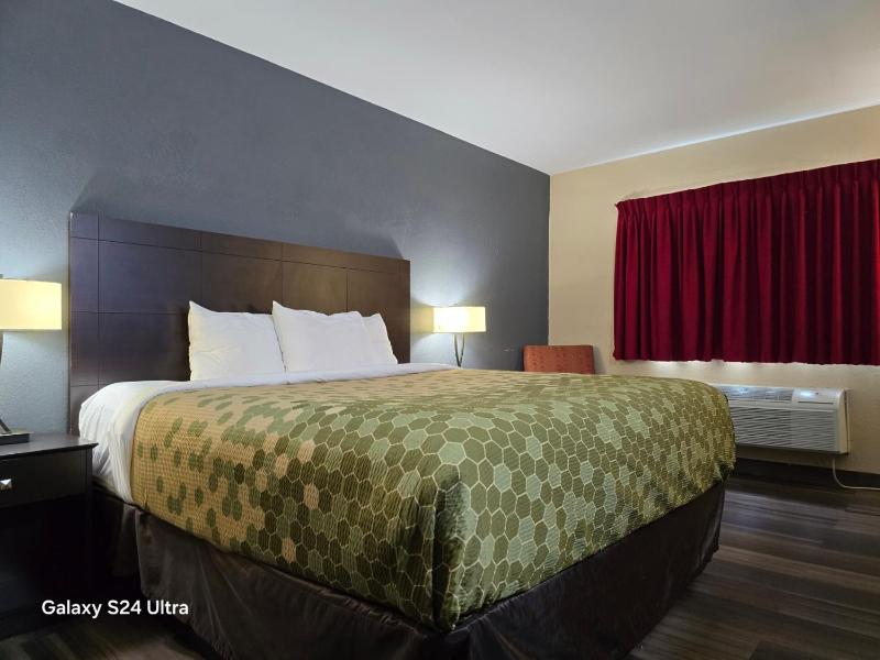 King Room - Non-Smoking image 2
