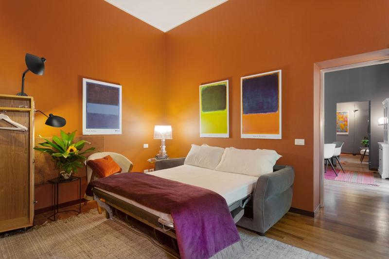 One-Bedroom Deluxe Apartment image 2