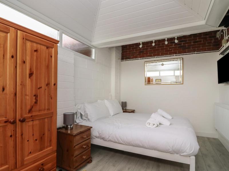 Chickerell House - image 32