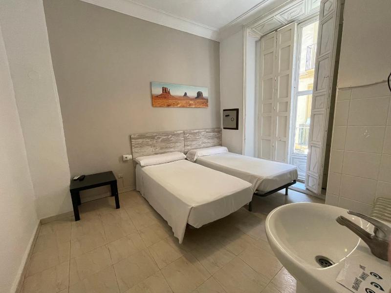 Double Room with Shared Bathroom image 1