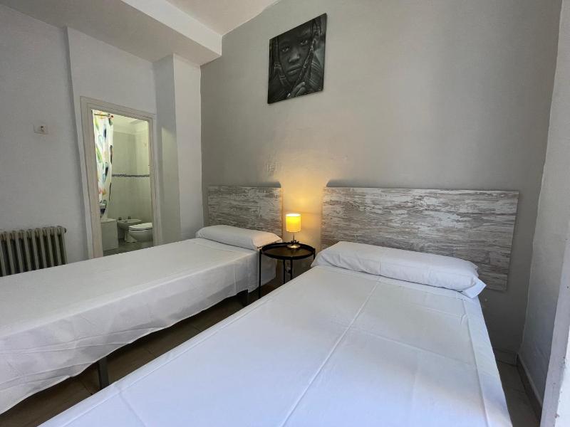Double Room with Private Bathroom image 3