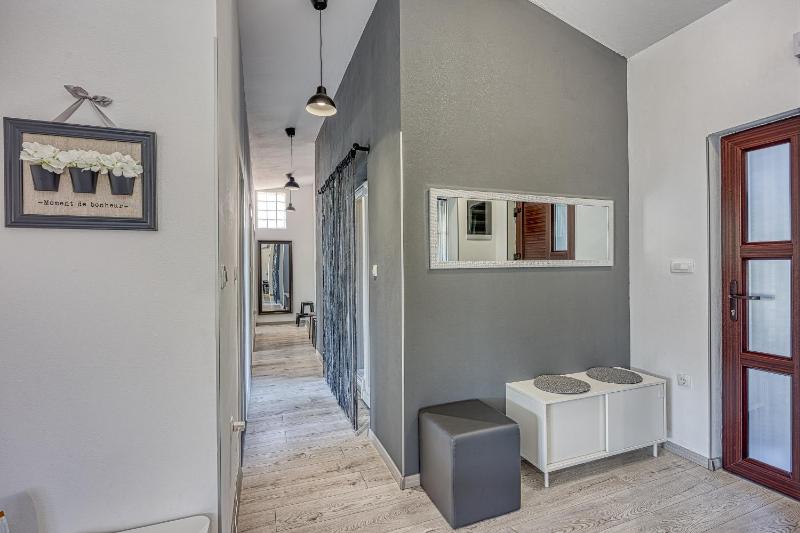 Family Friendly House Kacana - Garden & BBQ - Happy Rentals - image 7