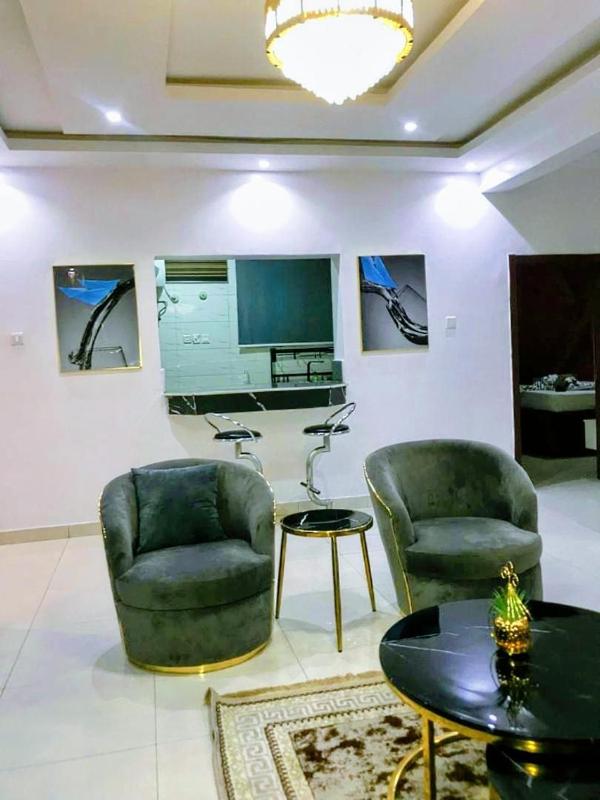 Tastefully furnished 2 and 3 bedroom At Cromwell Estate chevron lekki with PS5 bathtub Netflix 24hrs electricity - image 9