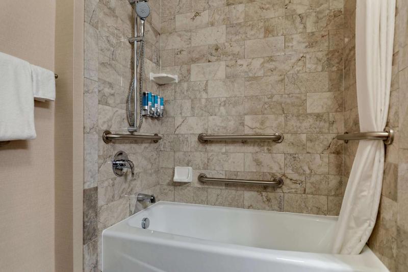 Deluxe Queen Room with Two Queen Beds - Accessible, Tub image 2