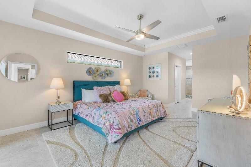 Still Waters SW Cape - waterfront private home locally owned & managed fair & honest pricing - image 3